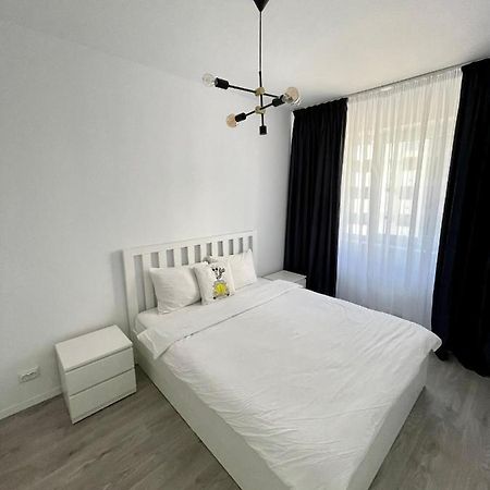 Cozy 1 Bedroom Apartment 오라데아 외부 사진