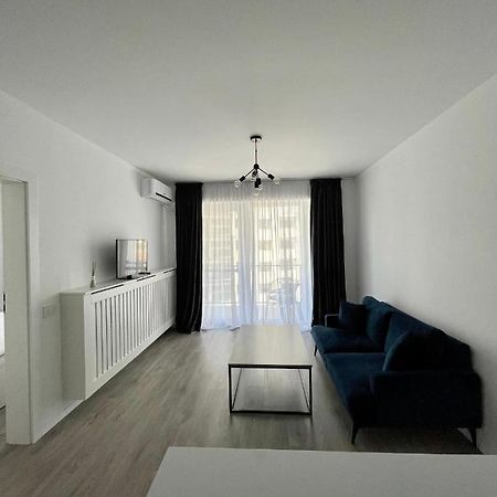 Cozy 1 Bedroom Apartment 오라데아 외부 사진