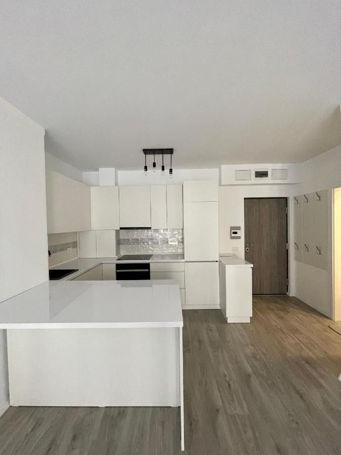 Cozy 1 Bedroom Apartment 오라데아 외부 사진